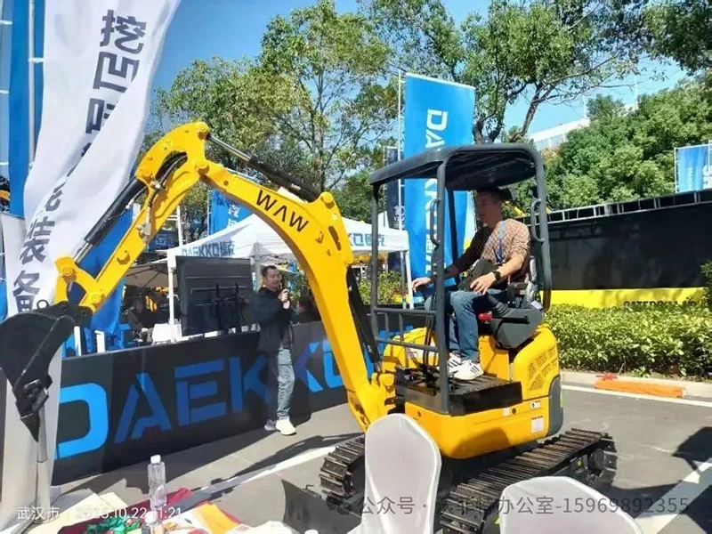 聚梦江城，共赴行业盛会：挖凹哇智能装备携精品微挖亮相2025第七届微挖大会